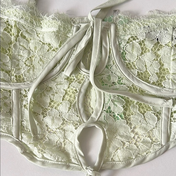 Pretty Little Thing Lace Bralette Green - Picture 4 of 9